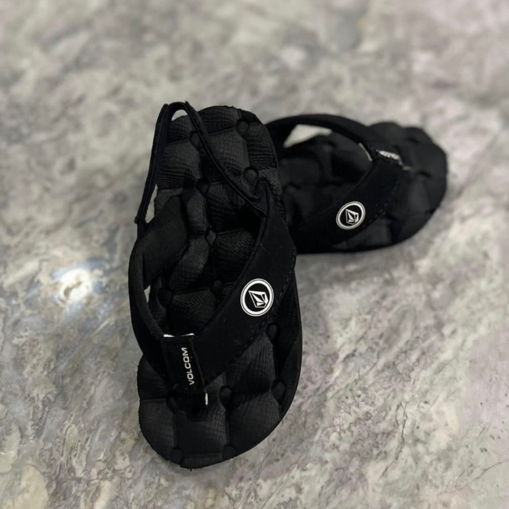 2/16$ Volcom sandals toddler size 8 NWOT